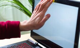 Webcam Piratée : Les Signes Invisibles d&rsquo;une Surveillance Discrète